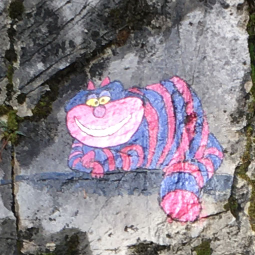 Le Chat du Cheshire, peinture sur rochers